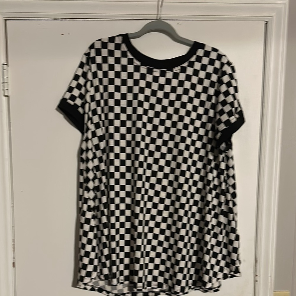 LuLaRoe Monochrome Patterned Blouse